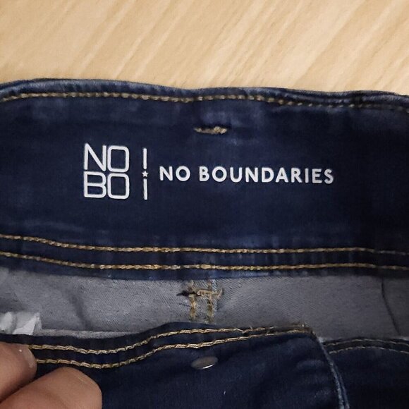 No Boundaries Girls Juniors Stretchy Denim Shorts 1 - Picture 3 of 5